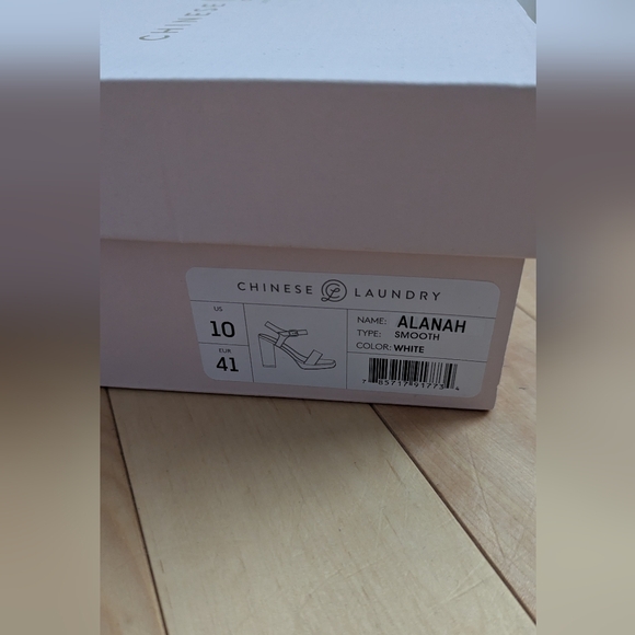 Chinese Laundry White Platform Heel Sandal, Size 10 - Picture 3 of 7